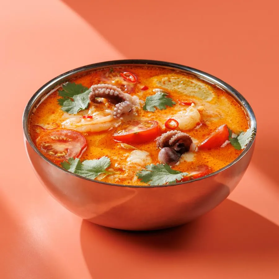 Tom Yam с креветкой и осьминогом
